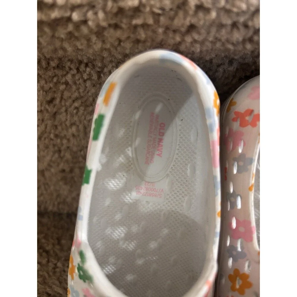 Girls Old Navy Multicolored Water Shoes Kids Size 6 Floral White